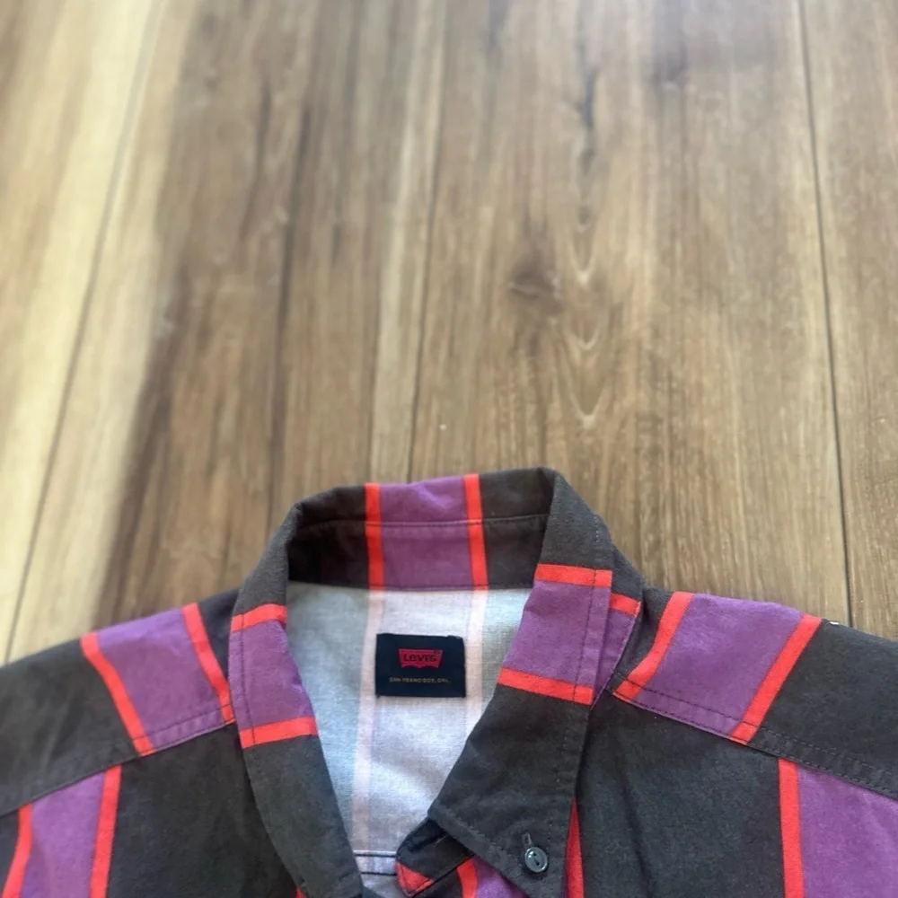 Levi’s men’s skateboarding Striped Button-Up long sleeve woven Shirt size medium
